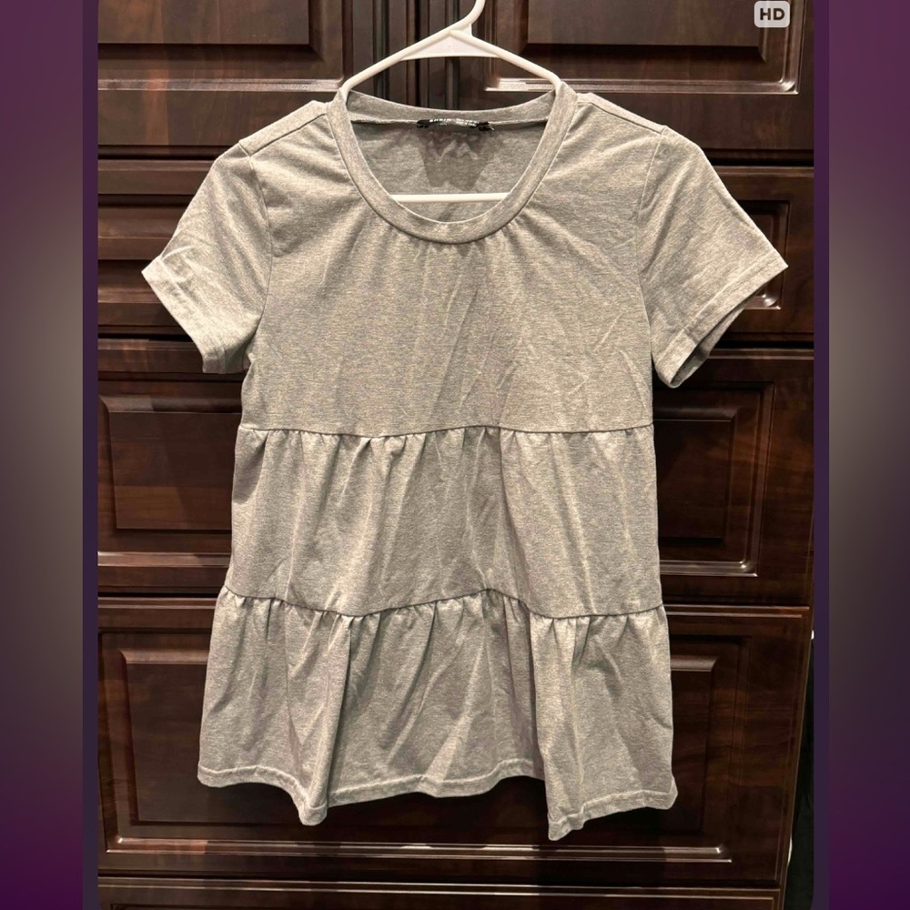 Gray Tiered juniors MEDIUM Top